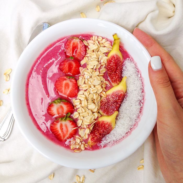 I Make Healthy Breakfast Smoothie Bowls