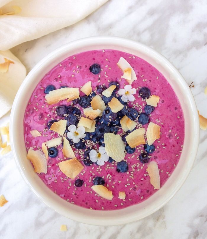 I Make Healthy Breakfast Smoothie Bowls