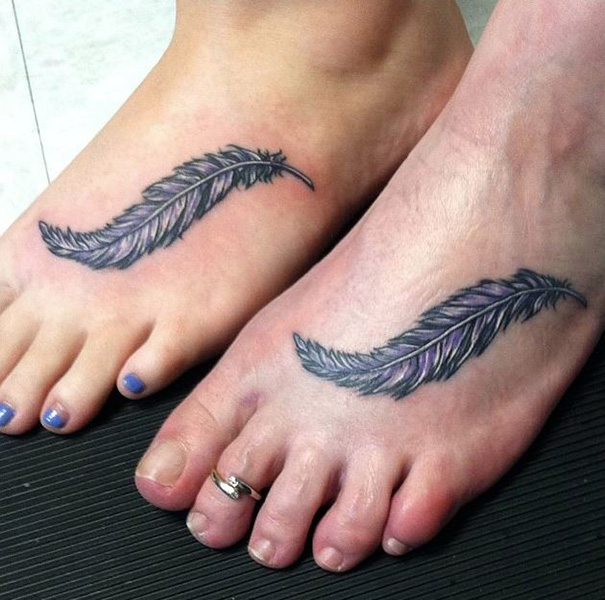 Matching mother-daughter feather tattoos on feet symbolize an unbreakable bond.