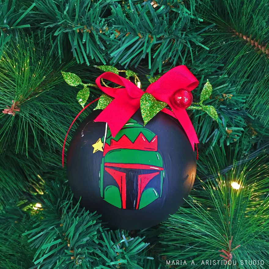 My Mom Let Me Decorate The Christmas Tree This Year, So I Made It Star Wars Style!