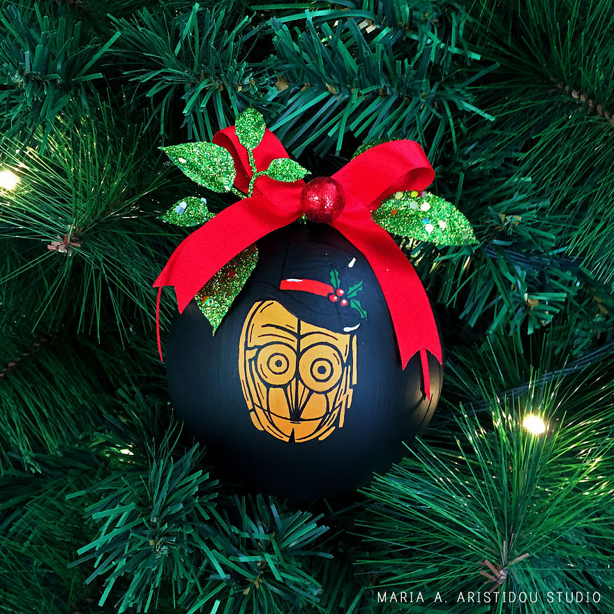 My Mom Let Me Decorate The Christmas Tree This Year, So I Made It Star Wars Style!