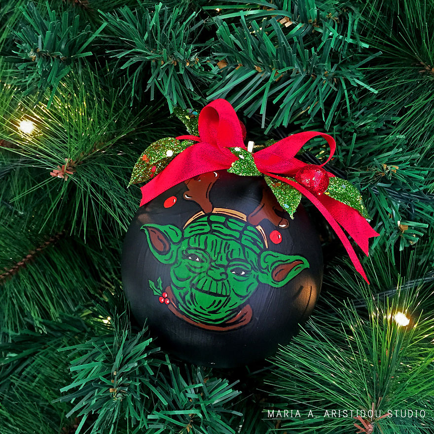 My Mom Let Me Decorate The Christmas Tree This Year, So I Made It Star Wars Style!