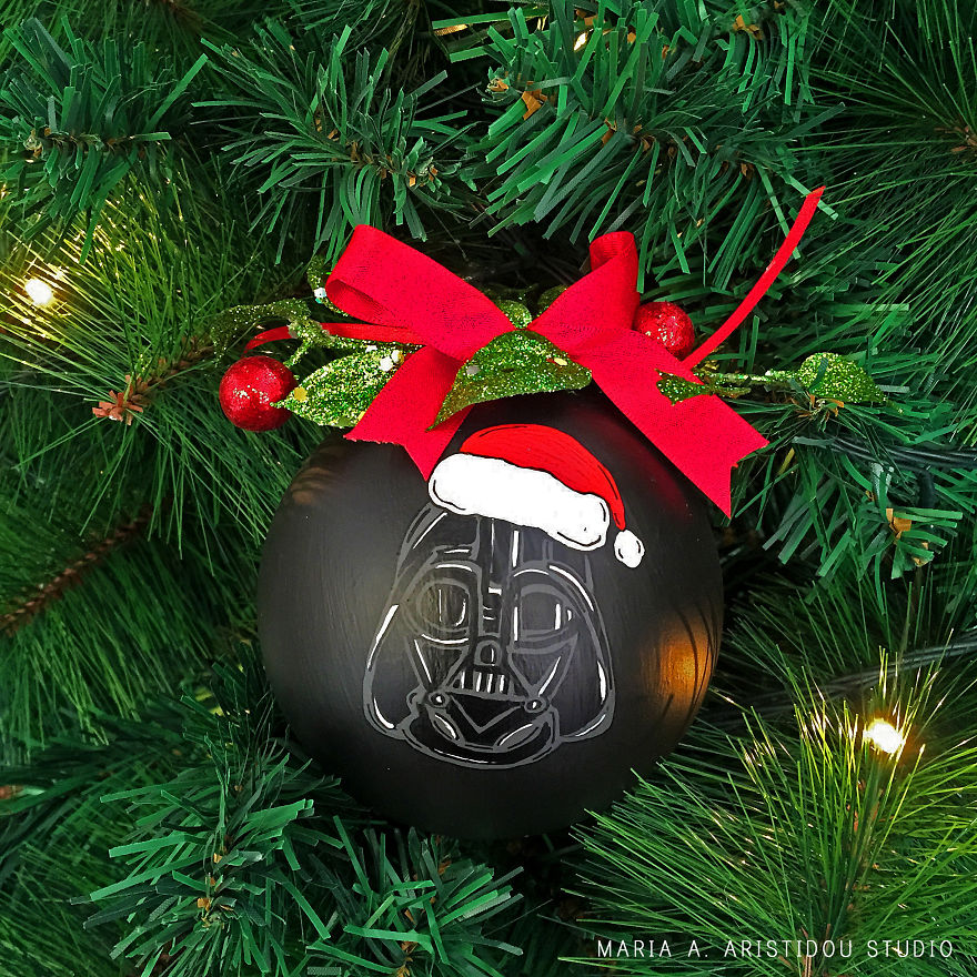 My Mom Let Me Decorate The Christmas Tree This Year, So I Made It Star Wars Style!