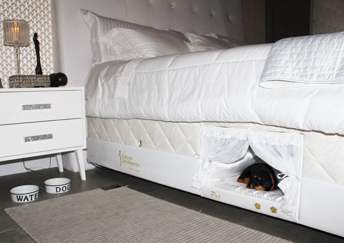 This Bed Has A Tiny Compartment For Your Pet So That You Can Sleep Together