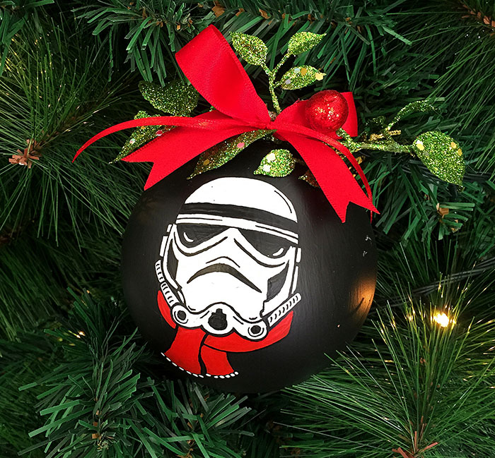 My Mom Let Me Decorate The Christmas Tree This Year, So I Made It Star Wars Style!
