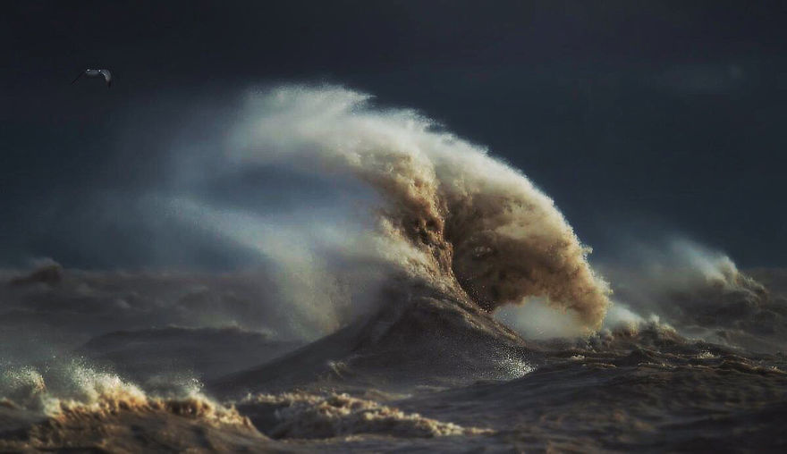 Liquid Mountains: I Captured Lake Erie On The Day It Came Alive And Showed Its True Power Liquid Mountains: I Captured Lake Erie On The Day It Came Alive And Showed Its True Power