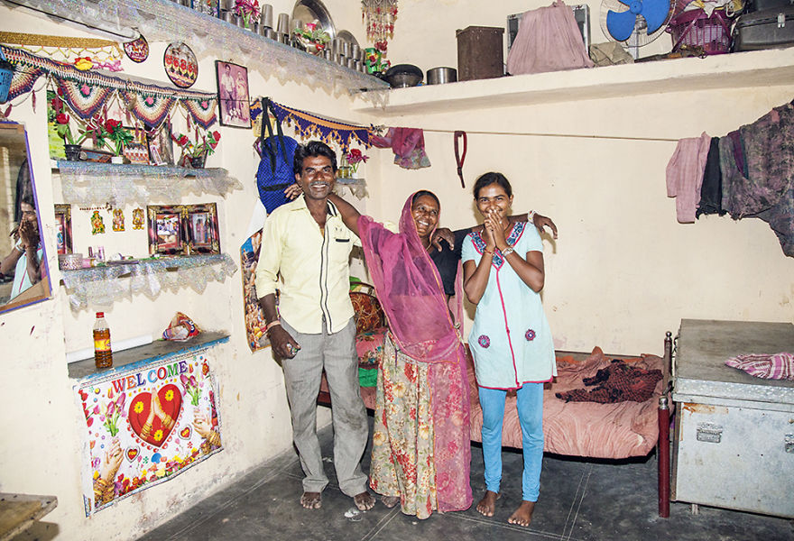 I Photograph Families Around The World To Show How Diverse And Similar We Are