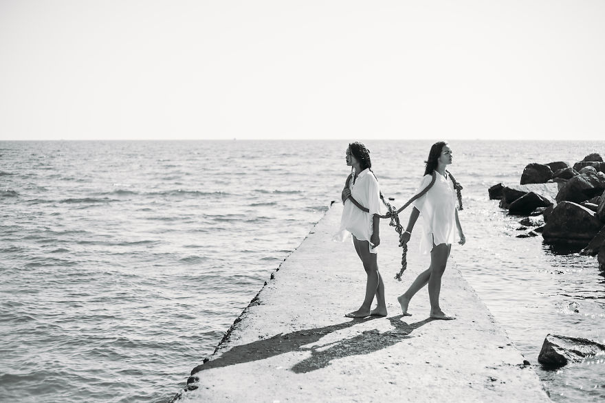 We Photograph Twins Around The World To Tell Their Stories