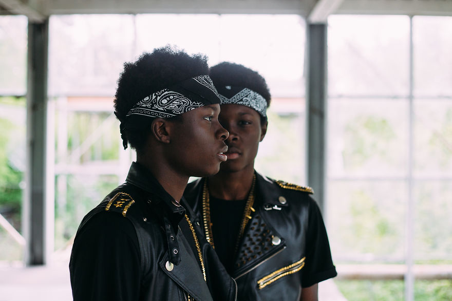 We Photograph Twins Around The World To Tell Their Stories