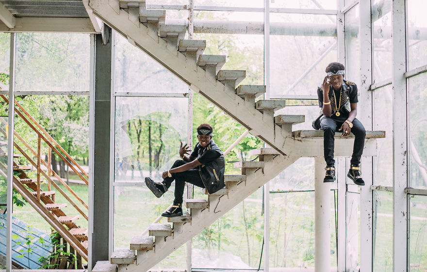 We Photograph Twins Around The World To Tell Their Stories