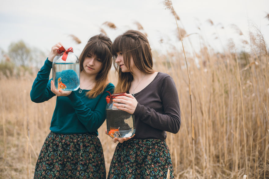 We Photograph Twins Around The World To Tell Their Stories