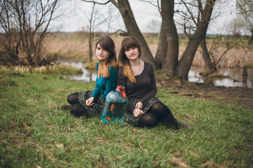 We Photograph Twins Around The World To Tell Their Stories