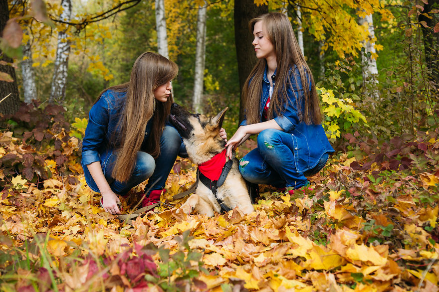 We Photograph Twins Around The World To Tell Their Stories