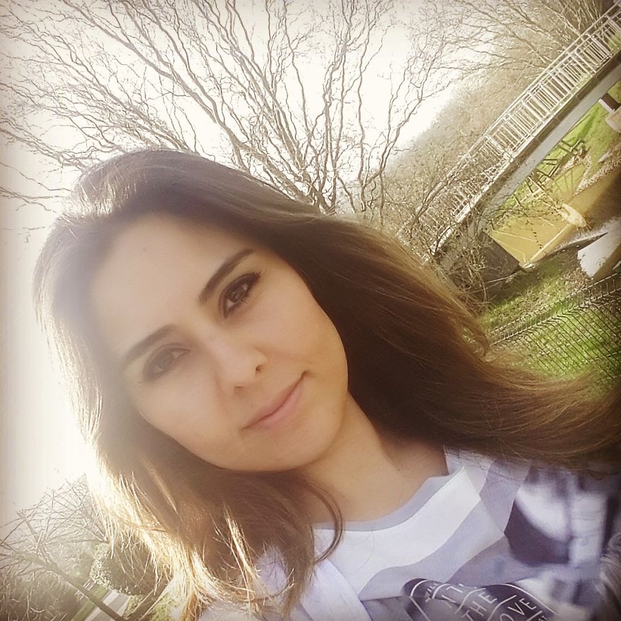 Woman outdoors, smiling, showcasing global beauty captured by Romanian photographer.