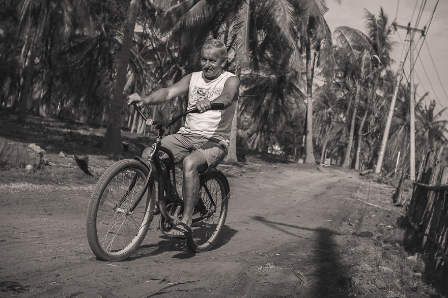 To Say "Thank You" To My Hard Working Dad I Took Him On His First-Ever Trip To Say "Thank You" To My Hard Working Dad I Took Him On His First-Ever Trip