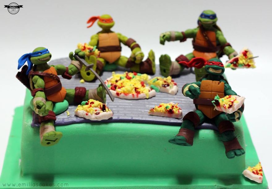 Being A Cake Sculptor: I'm Asked To Make Everything From Drunk Barbie To Game Of Thrones Meets Being A Cake Sculptor: I'm Asked To Make Everything From Drunk Barbie To Game Of Thrones Meets