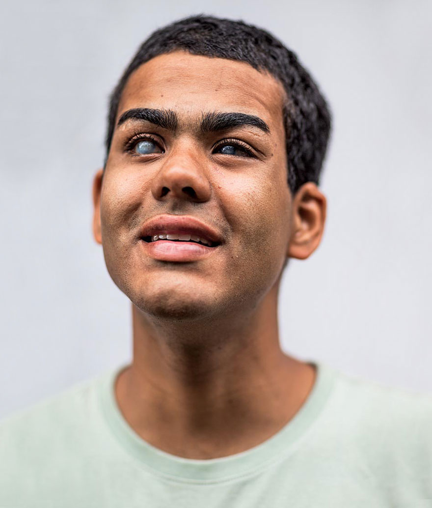 This Blind Guy Became A Professional Surfer Using An Unusual Technique