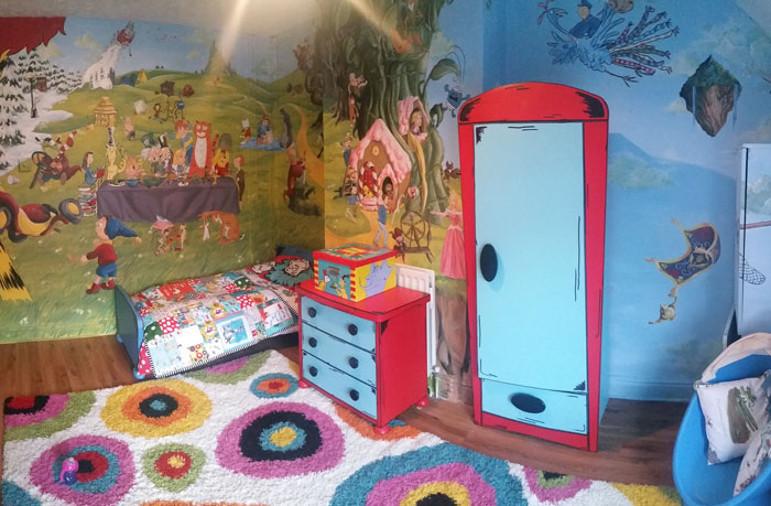I Made A Fairytale-Themed Room For My Daughter To Encourage Her To Read