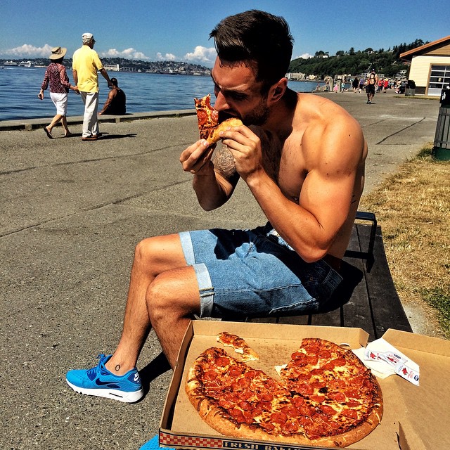 eating-pizza-travel-around-the-world-phil-duncan-travel-slice-16