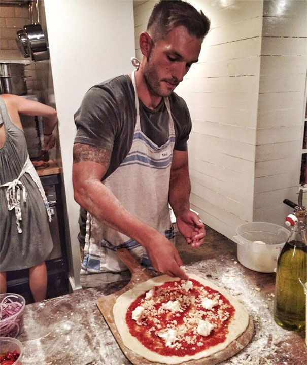 eating-pizza-travel-around-the-world-phil-duncan-travel-slice-2