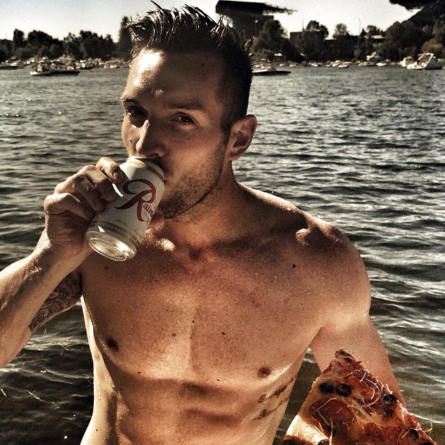 eating-pizza-travel-around-the-world-phil-duncan-travel-slice-8