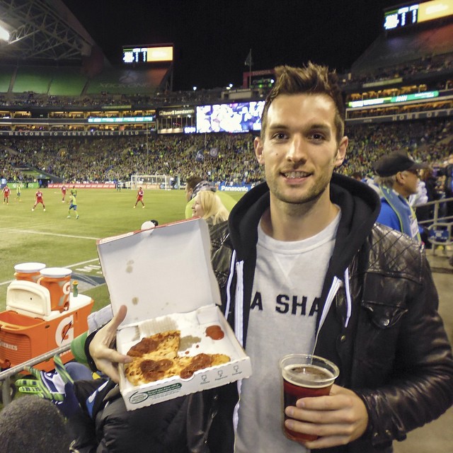 eating-pizza-travel-around-the-world-phil-duncan-travel-slice-9