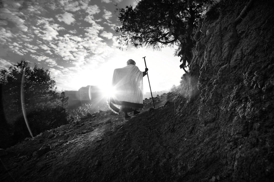 German Photographer Documented His 350 Miles Trek On Three Donkeys Around The Most Remote Places In Africa German Photographer Documented His 350 Miles Trek On Three Donkeys Around The Most Remote Places In Africa