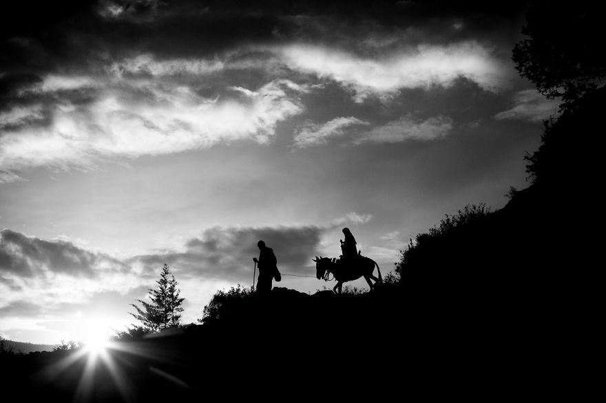 German Photographer Documented His 350 Miles Trek On Three Donkeys Around The Most Remote Places In Africa German Photographer Documented His 350 Miles Trek On Three Donkeys Around The Most Remote Places In Africa