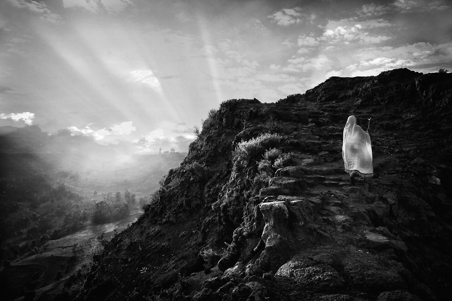 German Photographer Documented His 350 Miles Trek On Three Donkeys Around The Most Remote Places In Africa German Photographer Documented His 350 Miles Trek On Three Donkeys Around The Most Remote Places In Africa