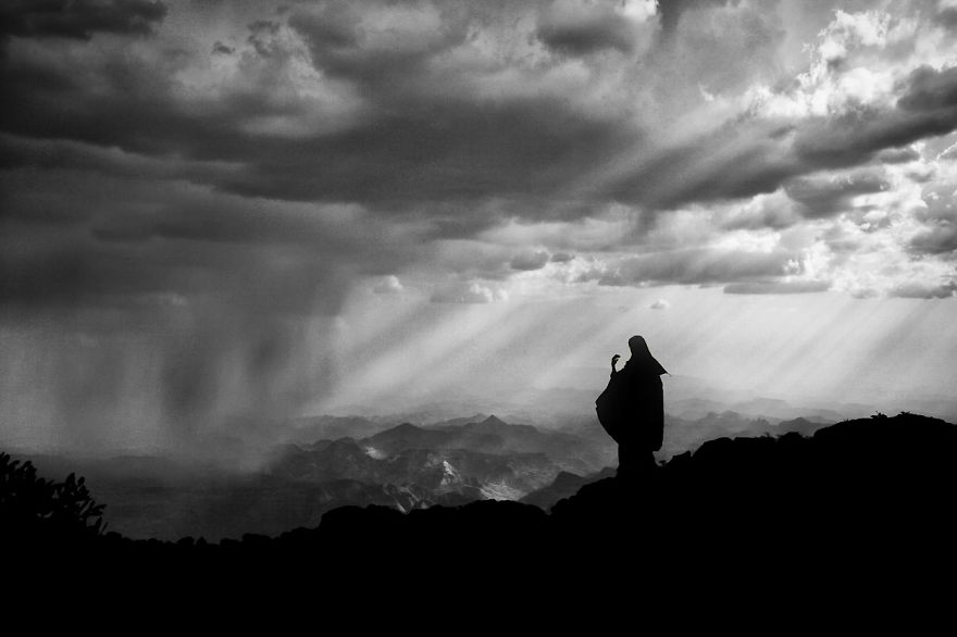 German Photographer Documented His 350 Miles Trek On Three Donkeys Around The Most Remote Places In Africa German Photographer Documented His 350 Miles Trek On Three Donkeys Around The Most Remote Places In Africa