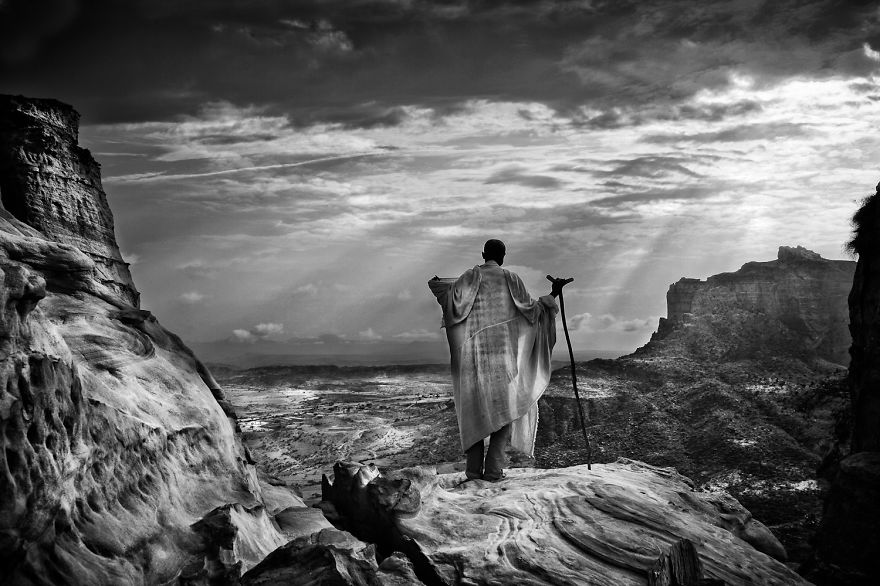 German Photographer Documented His 350 Miles Trek On Three Donkeys Around The Most Remote Places In Africa German Photographer Documented His 350 Miles Trek On Three Donkeys Around The Most Remote Places In Africa