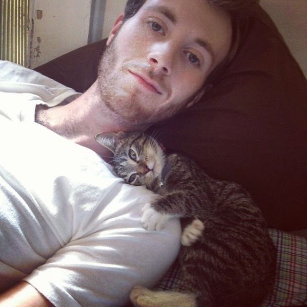 Hot Dudes With Kittens