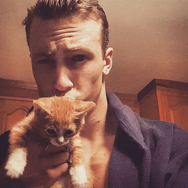 Hot Dudes With Kittens