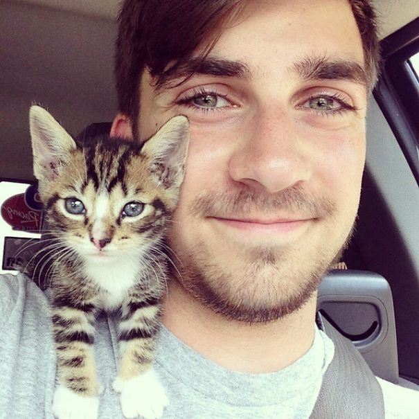 Hot Dudes With Kittens