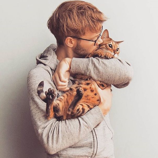 Hot Dudes With Kittens