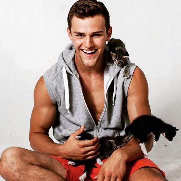 Hot Dudes With Kittens