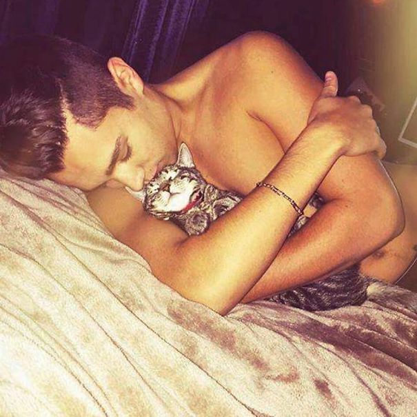 Hot Dudes With Kittens