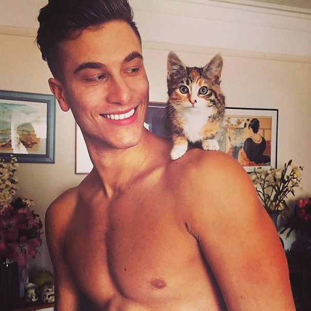 Hot Dudes With Kittens