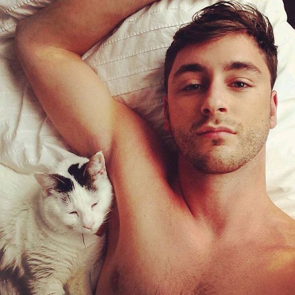 Hot Dudes With Kittens