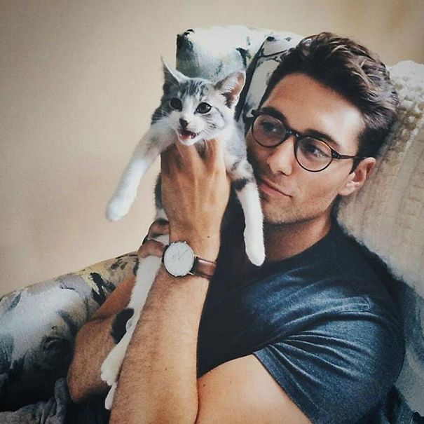 Hot Dudes With Kittens