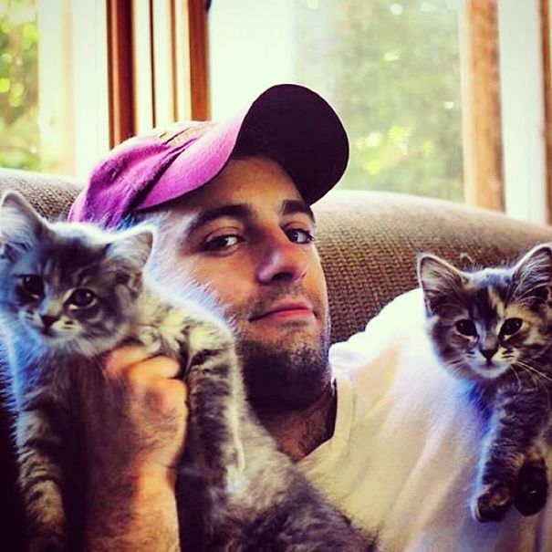 Hot Dudes With Kittens