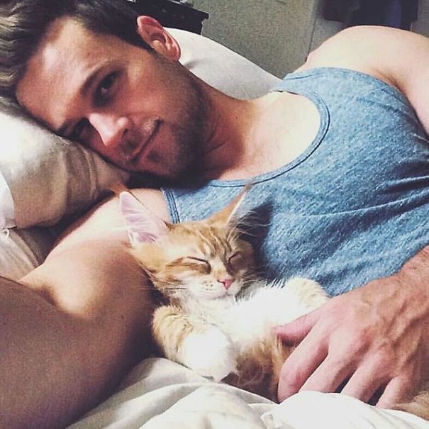 Hot Dudes With Kittens