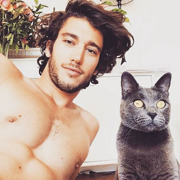 Hot Dudes With Kittens
