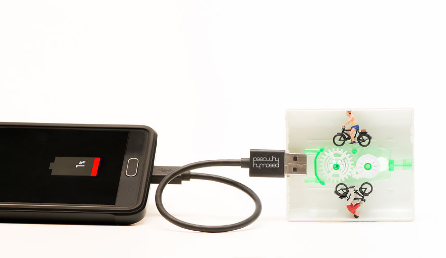 I Capture Miniature People Dealing With Everyday Life Objects (Part 2) I Capture Miniature People Dealing With Everyday Life Objects (Part 2)