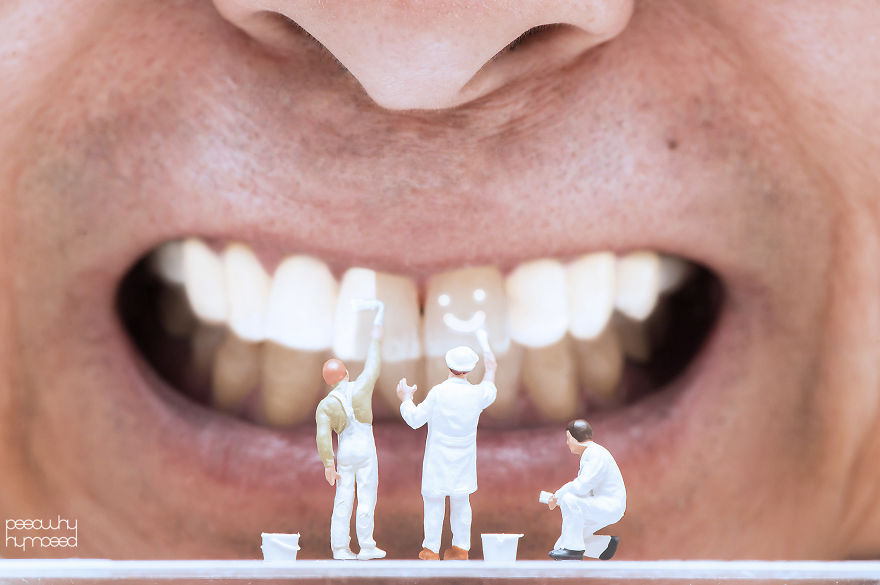 I Capture Miniature People Dealing With Everyday Life Objects (Part 2) I Capture Miniature People Dealing With Everyday Life Objects (Part 2)