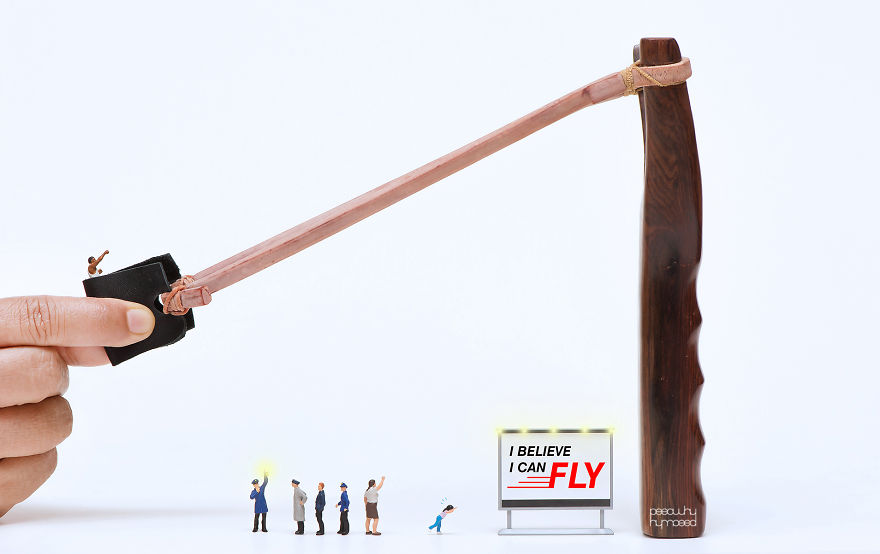 I Capture Miniature People Dealing With Everyday Life Objects (Part 2) I Capture Miniature People Dealing With Everyday Life Objects (Part 2)