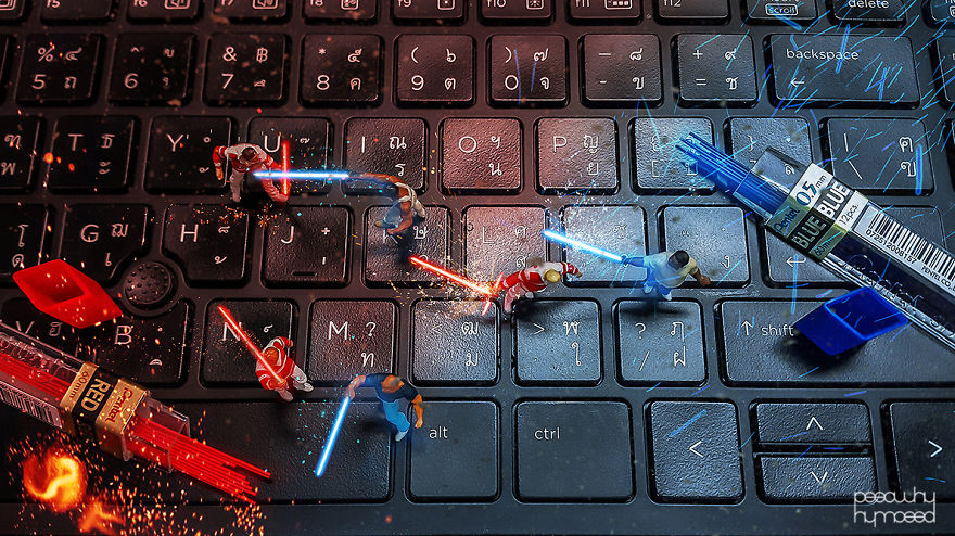 I Capture Miniature People Dealing With Everyday Life Objects (Part 2) I Capture Miniature People Dealing With Everyday Life Objects (Part 2)