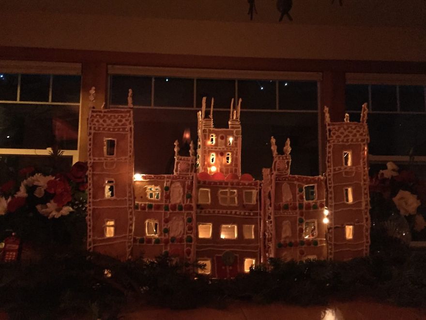 I Constructed Downton Abbey Out Of Gingerbread And Candy. It's All Edible.
