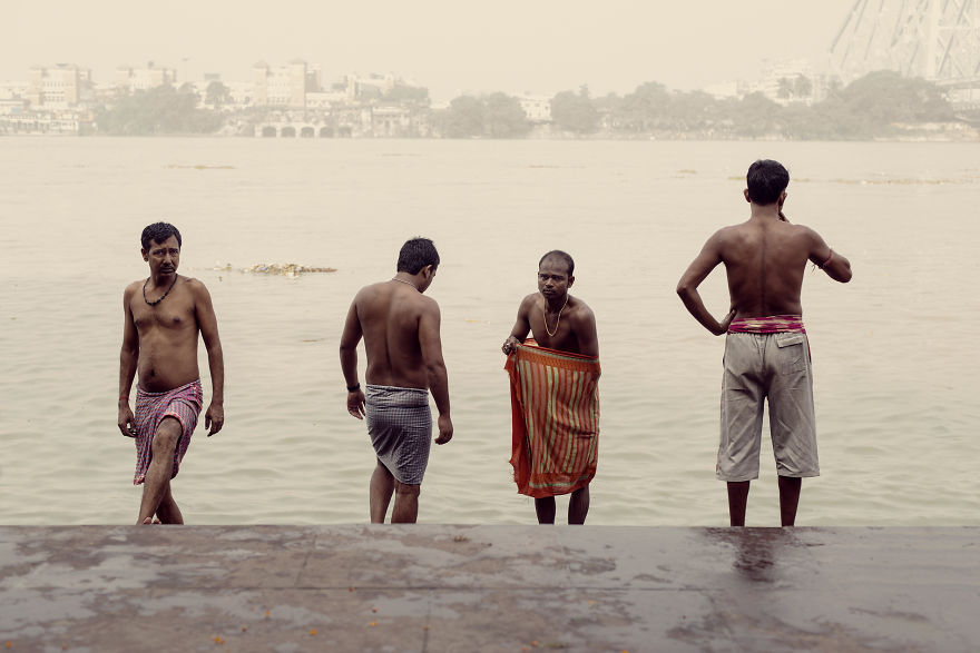 I Photographed People Bathing In The Ganges I Photographed People Bathing In The Ganges