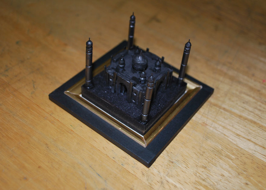 It Took 72 Hours To Make This Tiny Taj Mahal Graphite Sculpture